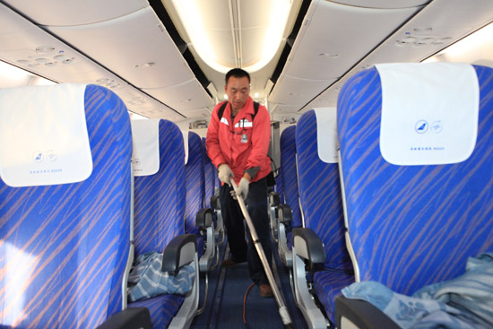 烏魯木齊T3現(xiàn)古爾邦節(jié)出行小高峰 南航日均運(yùn)送旅客超萬人