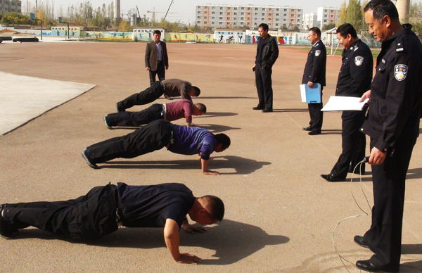 新疆高院對(duì)和靜縣法院司法警察體能達(dá)標(biāo)活動(dòng)實(shí)施考核