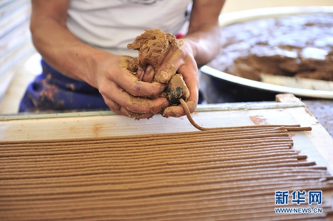探訪傳統(tǒng)手工制藏香