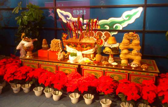 網(wǎng)友參觀西藏博物館 體驗藏歷新年風俗