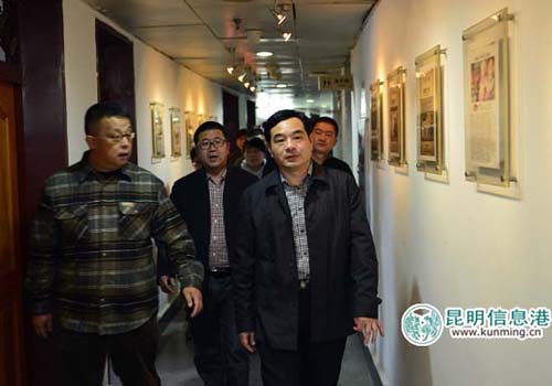 昆明市委宣傳部長謝新松引詩聯(lián)勉勵新聞工作者