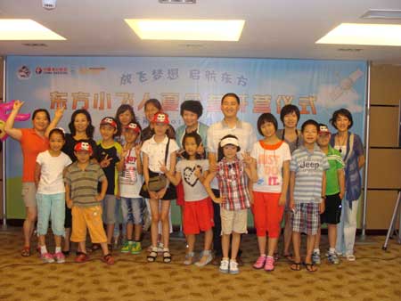 “東方小飛人”夏令營集結昆明站體驗東航