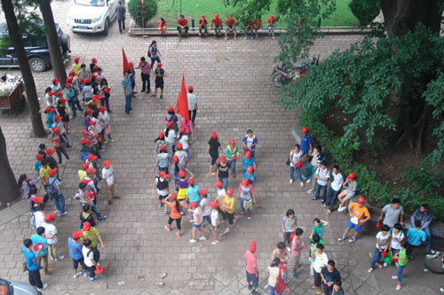 各地志愿者奔赴云南彝良災(zāi)區(qū)搶險救災(zāi)