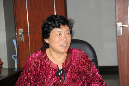 退休女民警情系云南災區(qū)人民