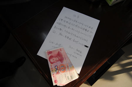 退休女民警情系云南災區(qū)人民