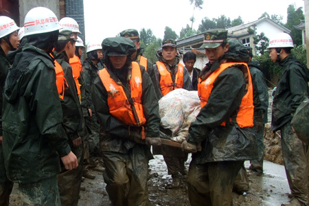 人民的利益高于一切——武警云南省總隊(duì)官兵牢記宗旨忠實(shí)履行職責(zé)使命紀(jì)實(shí)