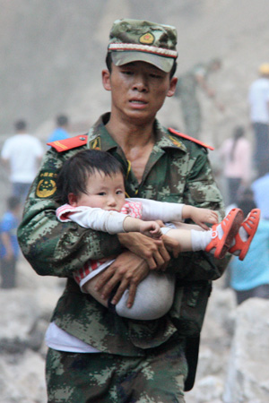 人民的利益高于一切——武警云南省總隊(duì)官兵牢記宗旨忠實(shí)履行職責(zé)使命紀(jì)實(shí)