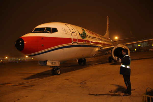 東航云南圓滿實現(xiàn)2012安全生產年