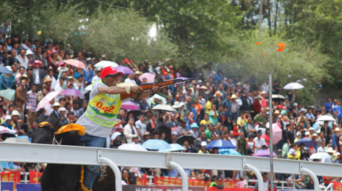 云南大理三月街賽馬大會(huì)精彩紛呈