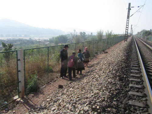 昆鐵警方多措并舉全力確保 “五一”小長(zhǎng)假旅客平安出行　