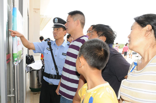 云南開遠(yuǎn)鐵警全力確保玉蒙線首趟客運列車安全開行