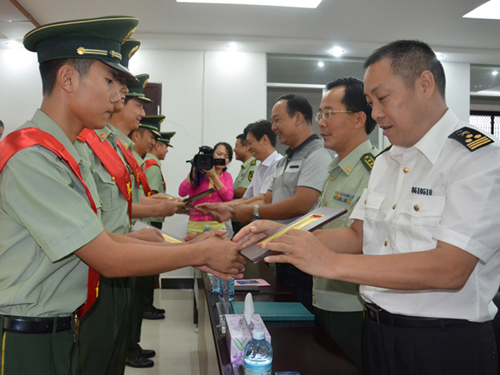 云南天保邊檢站舉辦“邊檢服務(wù)品牌集中宣傳暨邊檢警營(yíng)開放日”活動(dòng)