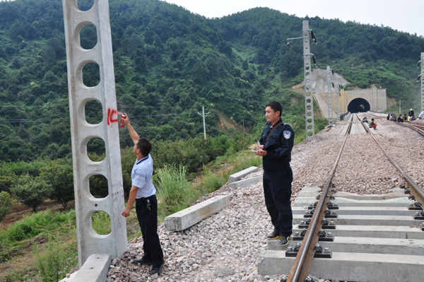 昆鐵警方全力確保廣昆復(fù)線安全穩(wěn)定