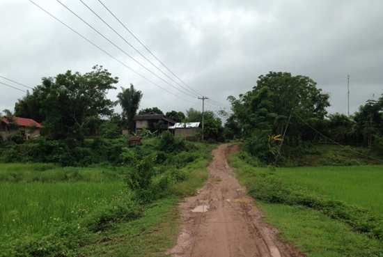 “中國電”點亮老撾北部四?。▓D）