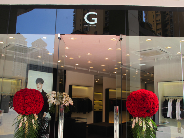 紀(jì)梵希(GIVENCHY)昆明栢聯(lián)店重裝開(kāi)業(yè)