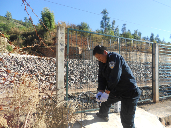 昆鐵警方“獵鷹-2014”打擊倒票護(hù)航春運
