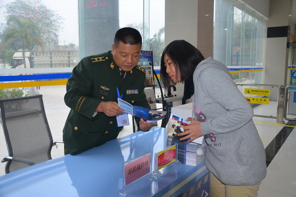 云南天?？诎对┊?dāng)天出入境旅客逾4000（圖）