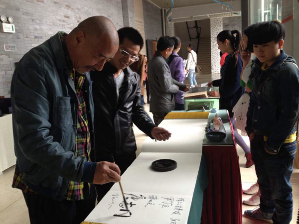 “紙面景觀:著名當(dāng)代藝術(shù)家作品展”在昆明開(kāi)展