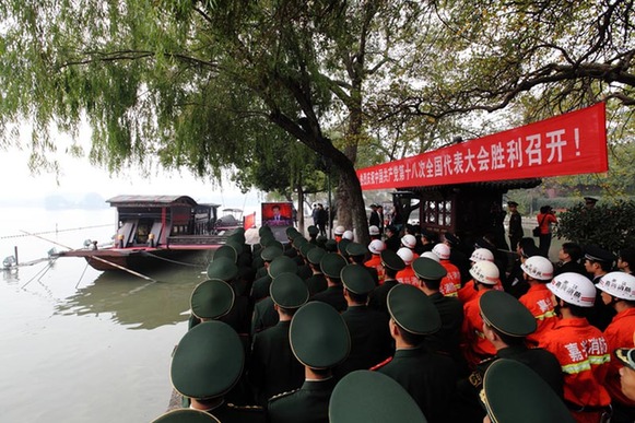 浙江各地干部、群眾收看“十八大”開幕式