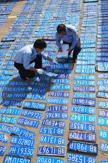 “菲特”過后 寧波大量車牌等車主認(rèn)領(lǐng)