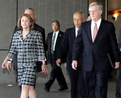 New U.S. Ambassador to Japan Tom Schieffer, right, and his wife Susanne, left, arrive at Tokyo's international airport at Narita, near Tokyo, on Friday April 8, 2005. Schieffer was sworn in as U.S. Ambassador to Japan earlier this month, succeeding Howard H. Baker, Jr. (AP Photo/Koichi Kamoshida, Pool)