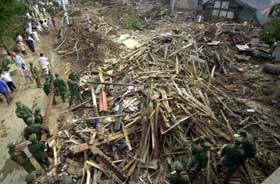 Armed police yesterday search for survivors amid the debris of houses in Qinglin Village, which was hit by floods triggered by Typhoon Khanun, in Ningbo, a city in East China抯 Zhejiang Province. The flood broke out at about 1:00 am yesterday in the village and pulled down more than 20 houses. Khanun slammed into Zhejiang on Sunday afternoon. Li Zhenyu