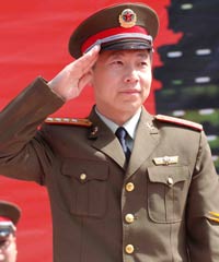 China's first man in space, Yang Liwei, may make his big screen debut in a charity movie produced by filmmaker Tsui Hark, a Hong Kong newspaper reported Wednesday.