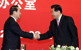Jia Qinglin, chairman of the National Committee of the CPPCC, shakes hands with James Soong, chairman of TaiwanęÆ People First Party, yesterday in Shanghai. GAO ERQIANG