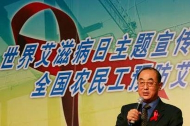 Chinese Health Minister Gao Qiang delivers a speech during the 'National Migrant Workers HIV/AIDS Awareness Campaign' ceremony to mark World AIDS Day in Beijing December 1, 2005.