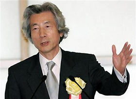 Japanese Prime Minister Junichiro Koizumi delivers a speech during the annual councillors meeting of the Japan Business Federation (Keidanren) in Tokyo, December 22, 2005.