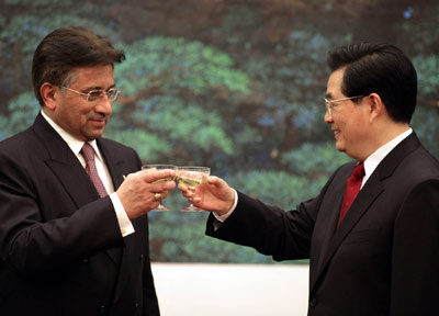 Visiting Pakistani President Pervez Musharraf yesterday strongly condemned the killing of three Chinese engineers by tribal militants in his country, and promised "harshest punishment" to the perpetrators.