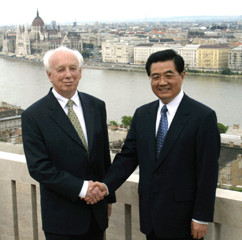 China, Hungary sign joint statement