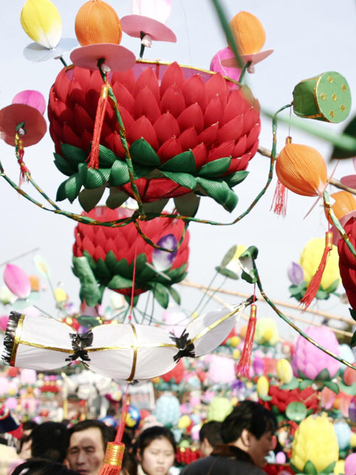 Shopping for Lantern Festival