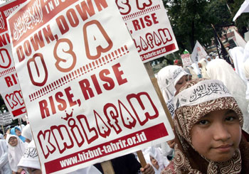 Indunesian muslims protest against US