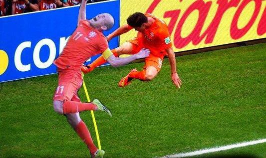 假摔？羅本也被玩壞了