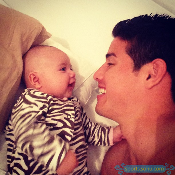 J羅私房照 90后妖星超級(jí)奶爸