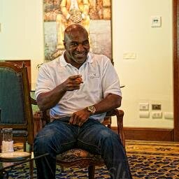 霍利菲爾德:哪兒都能吃