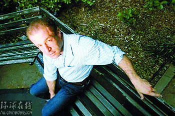 美導(dǎo)演偷拍自殺過程 為拍攝竟見死不救