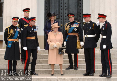 哈里王子軍校畢業(yè) 王室成員悉數(shù)到場