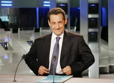 法國內(nèi)政部長薩爾科奇出書大講愛情和政治