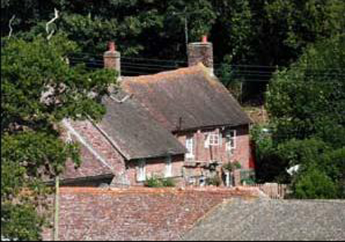 軍營附近租愛巢 哈里王子軍訓(xùn)幽會(huì)兩不誤