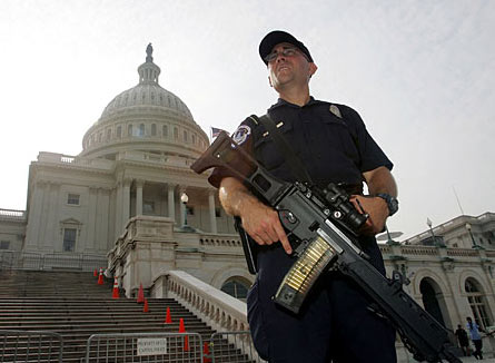 美國(guó)警察裝備AK47 重視警員實(shí)戰(zhàn)訓(xùn)練(圖)