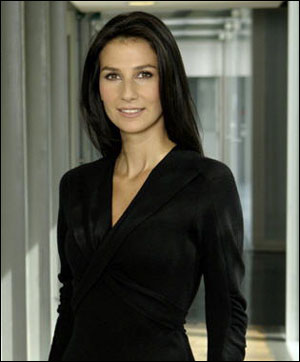 法美女主播與部長(zhǎng)關(guān)系曖昧 退出大選報(bào)道