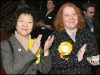 華裔女政治家盧曼華當(dāng)選北愛議員 創(chuàng)造歐洲華人參政史