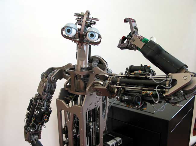 美麻省理工開發(fā)新型智能機(jī)器人 能和人對眼神會喊痛