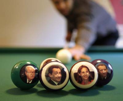 法國(guó)大選花絮篇:家庭戰(zhàn)、宣傳戰(zhàn)、網(wǎng)絡(luò)戰(zhàn)