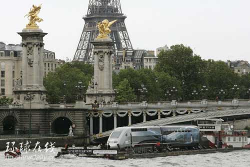 火車“坐船”暢游塞納河