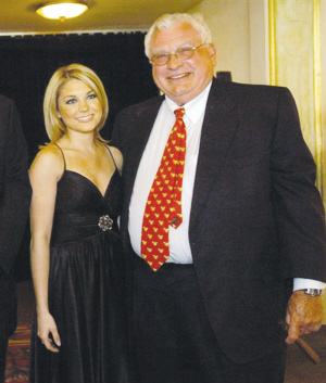 當(dāng)愛情超越年齡界限:美國84歲大款娶22歲女郎