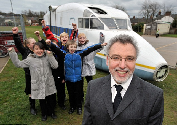 英國(guó)小學(xué)買退役客機(jī)當(dāng)教室 “飛”遍全球?qū)W地理