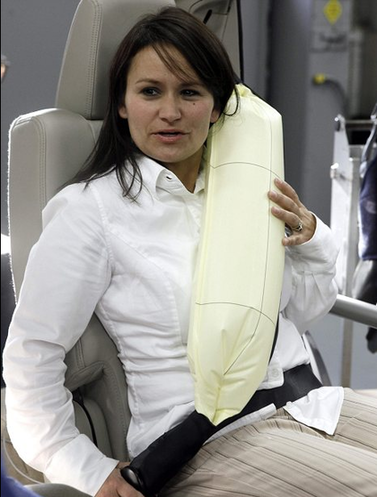 福特推出全球首例“自動氣囊安全帶”保護(hù)后排乘客